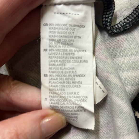 Smashed Lemon V Design Blouse - Picture 6 of 6